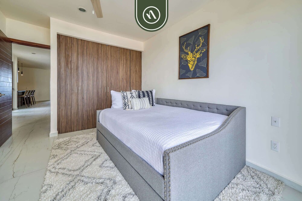 Oceanview 3 BR Condo Near the Beach - Pool