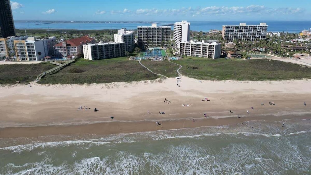 Saida Beachfront Luxe Condo Two Heated Pools 2 Bedroom Condo