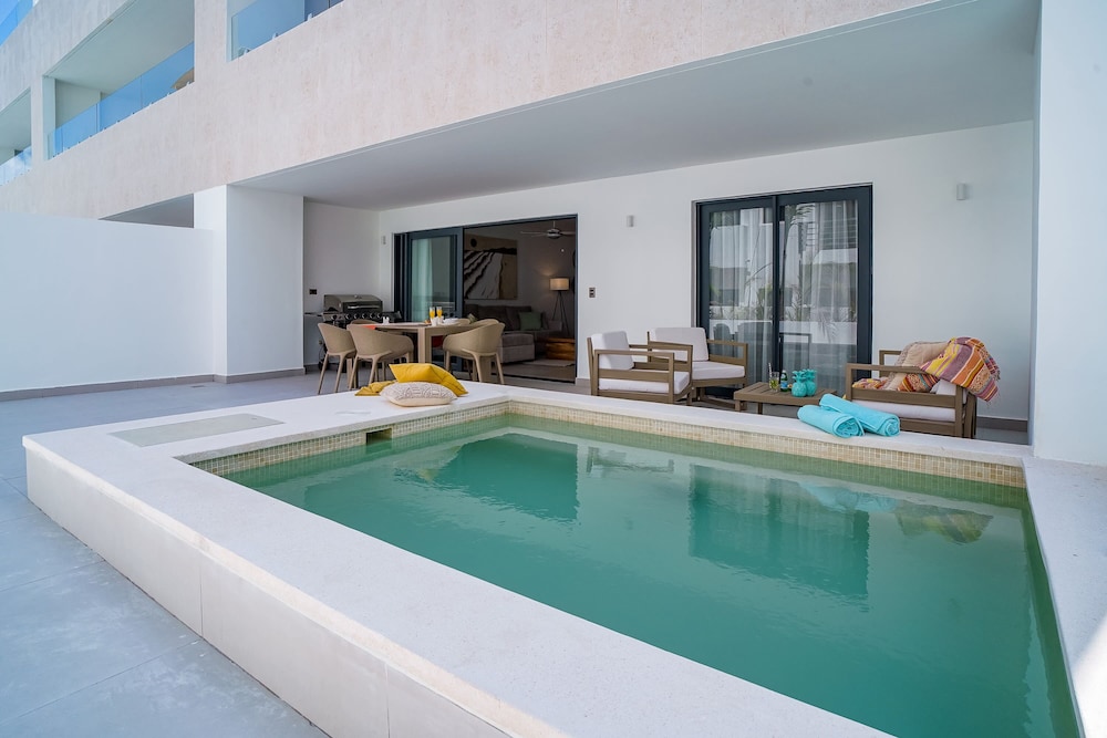 Luxury 3 Bedroom Apartment at the Beach