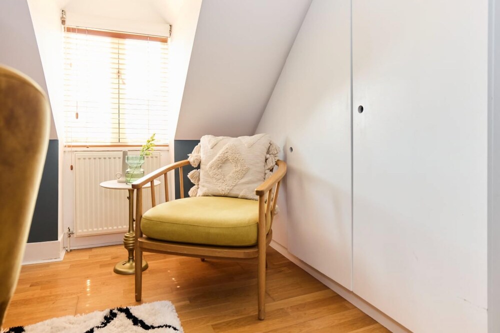The Waterlow Park Wonder - Trendy 2bdr With Study Room and Patio