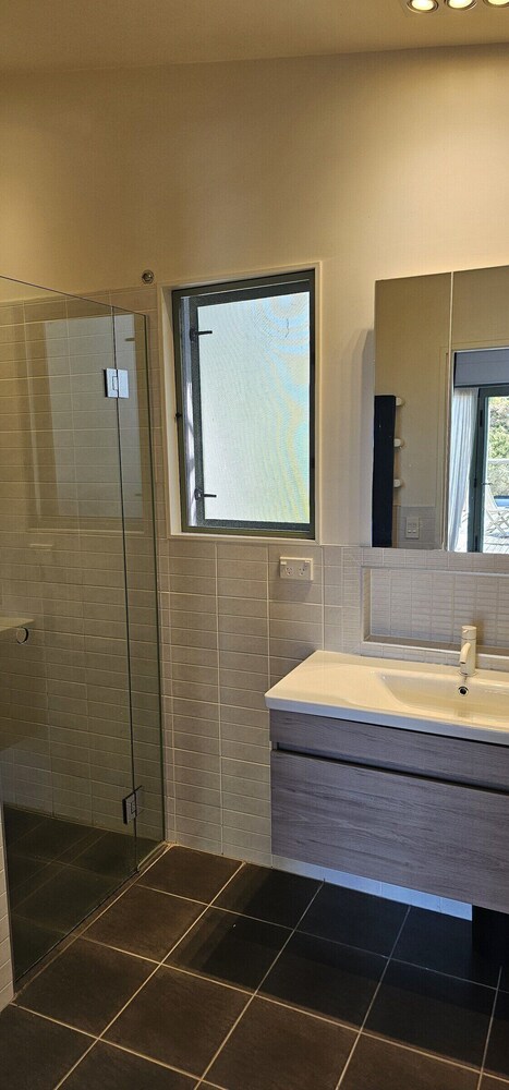 Onetangi Seaview Residence