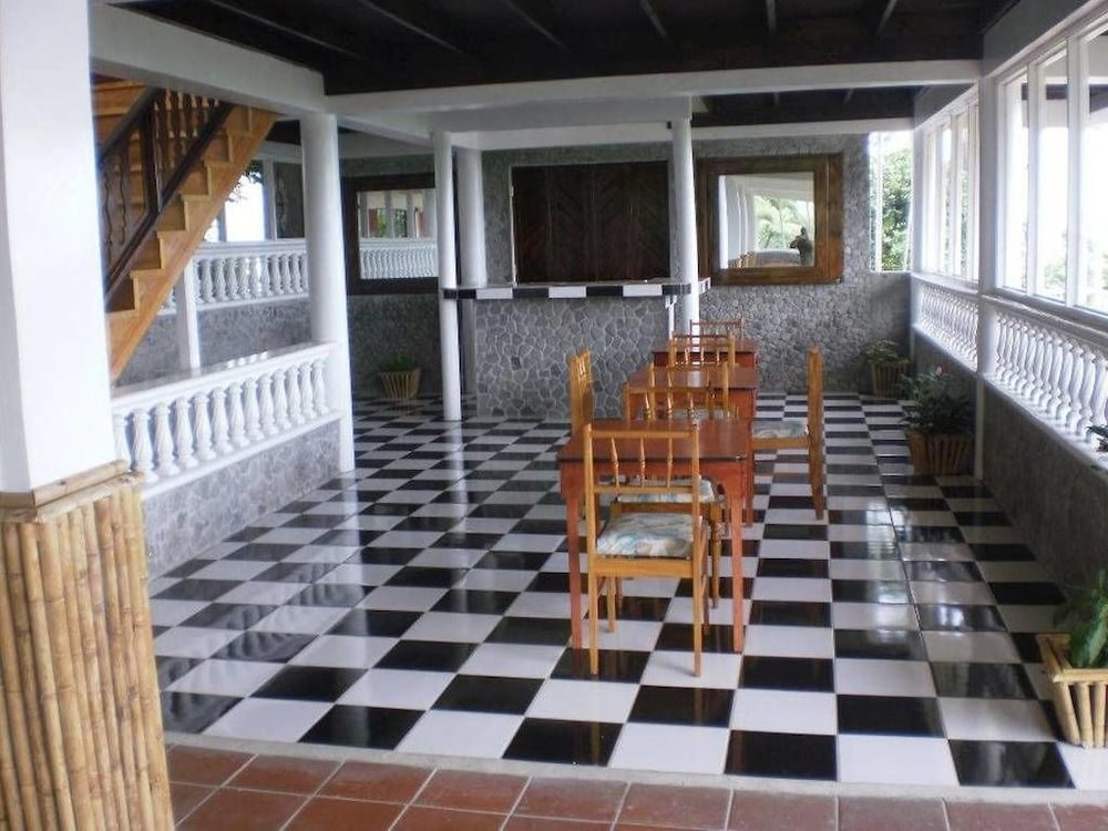 Symes Zee Villa