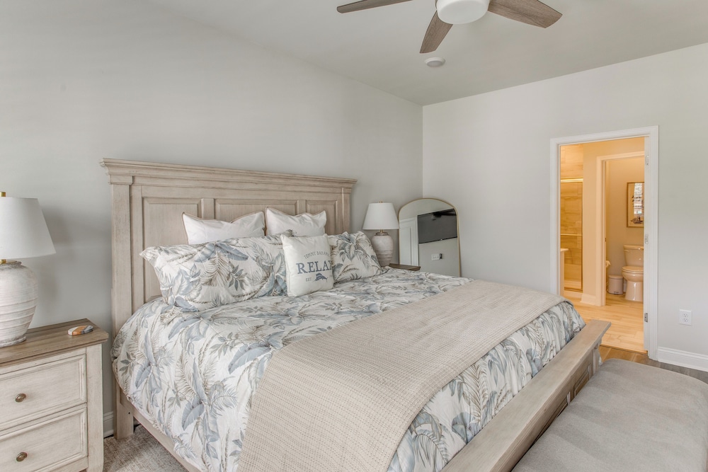 Barefoot Resort Golf Getaway: Pool + Beach Shuttle