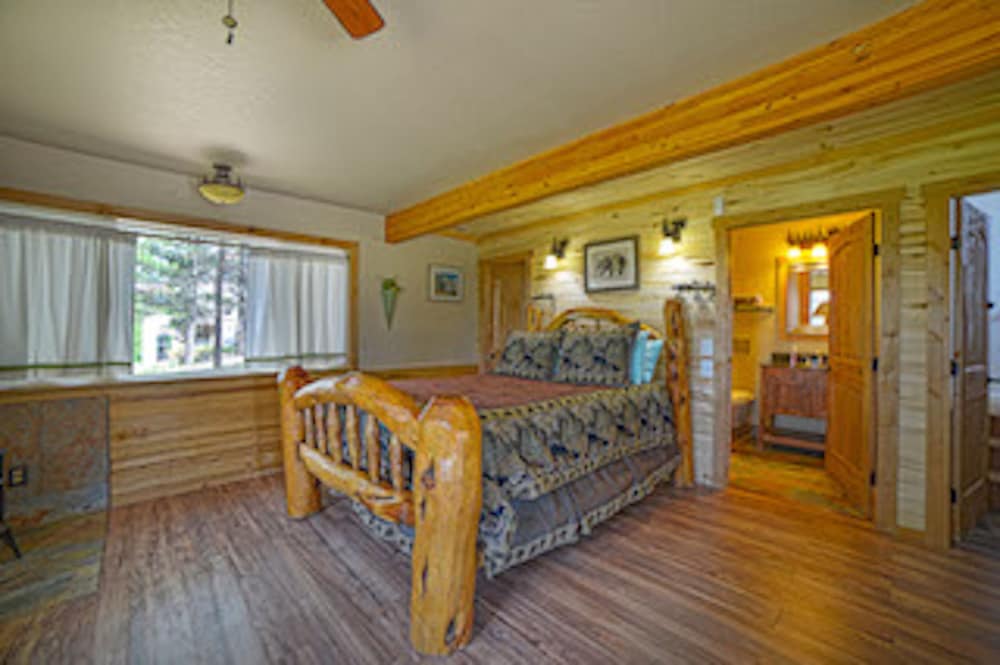 IVACAZ Suites on the Golf Course
