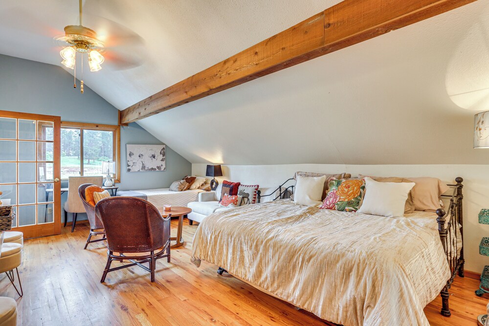 Walk to Ren Fest: Larkspur Farmhouse Hideaway