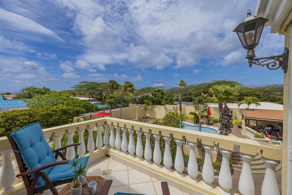 Island Escape Lrg Private Backyard Pool Patio
