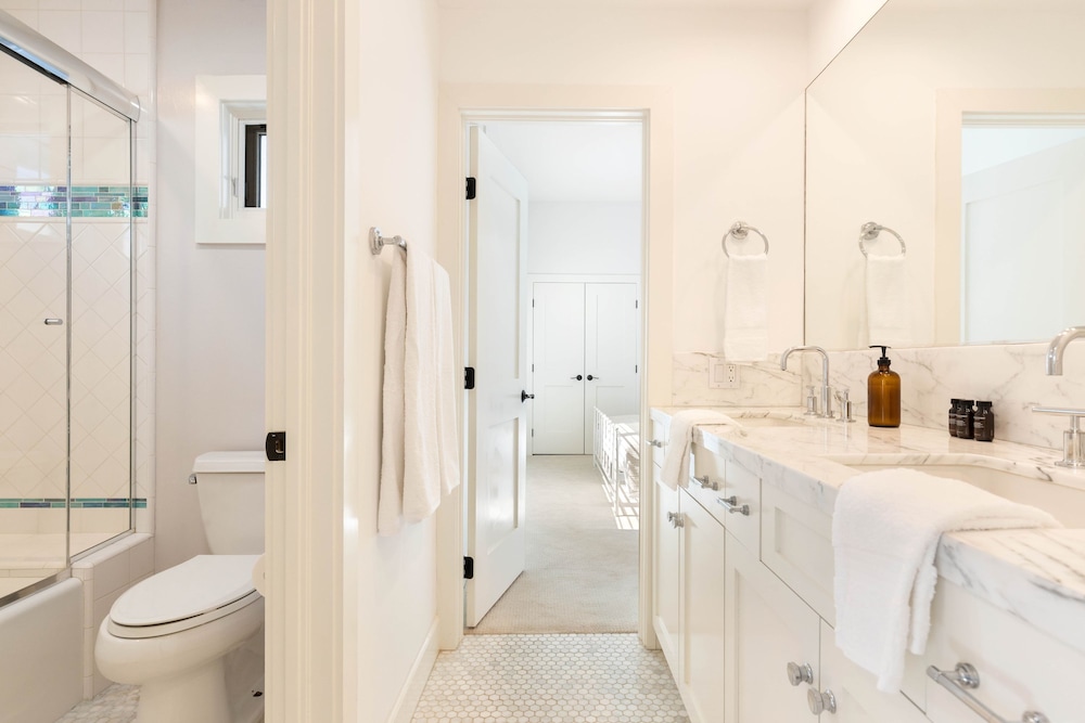 Crystal Cove by Avantstay Gorgeous Charming Newport Home
