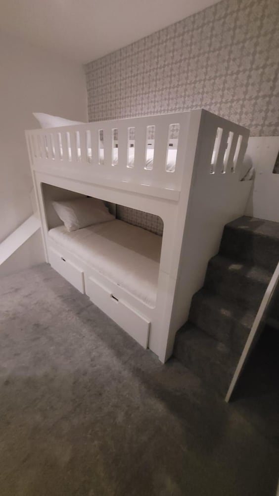3 Bedroom, Sleeps 6, Free Parking