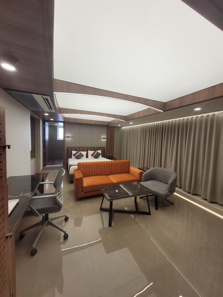Hotel Shreeji Vatika-Airport Road
