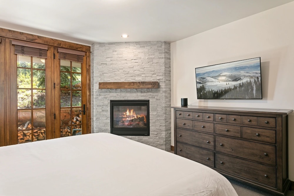 Stag Lodge at Deer Valley Resort - Four Bedroom Residence with Loft and Spa #29 4 Condo