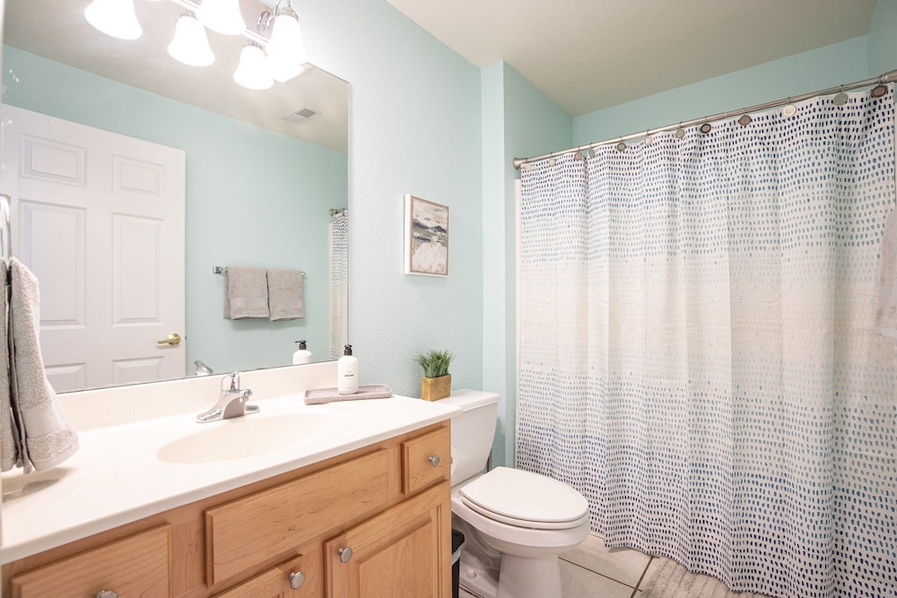 Experience Lakeside Living at Its Finest: Stunning Views and Prime Location!