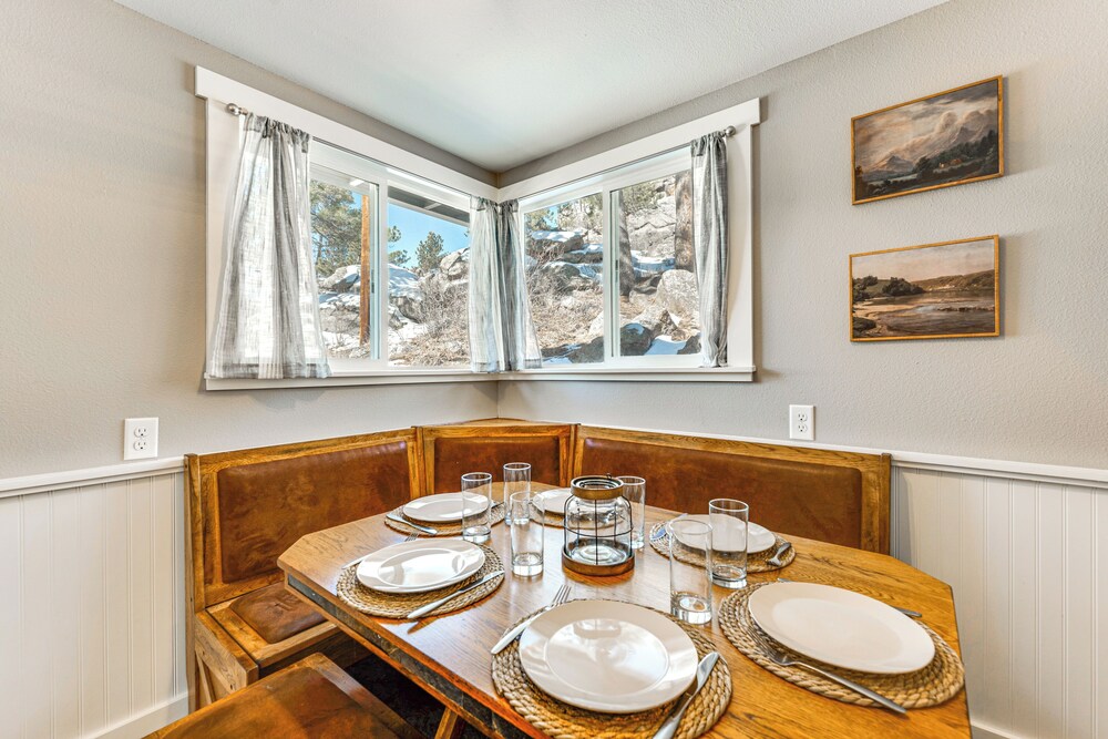 Steps to Estes Lake: Mtn-view Hideaway w/ Hot Tub!