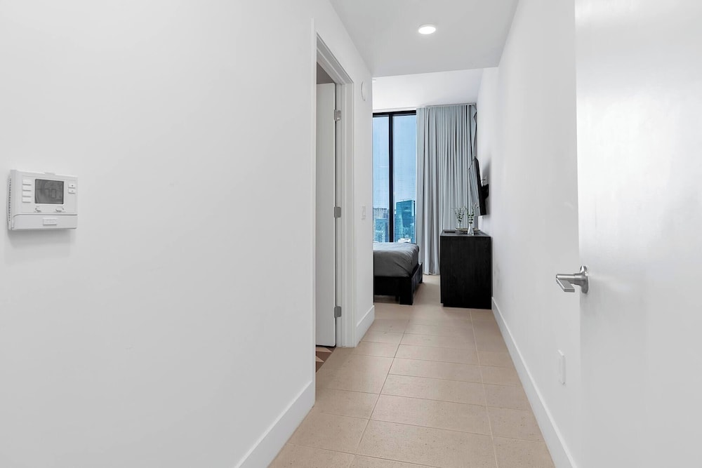 3BR Penthouse Direct, Stunning Water Views