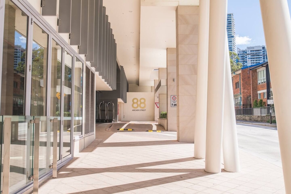 2bed Apartment! Modern Home for 4 at Chatswood