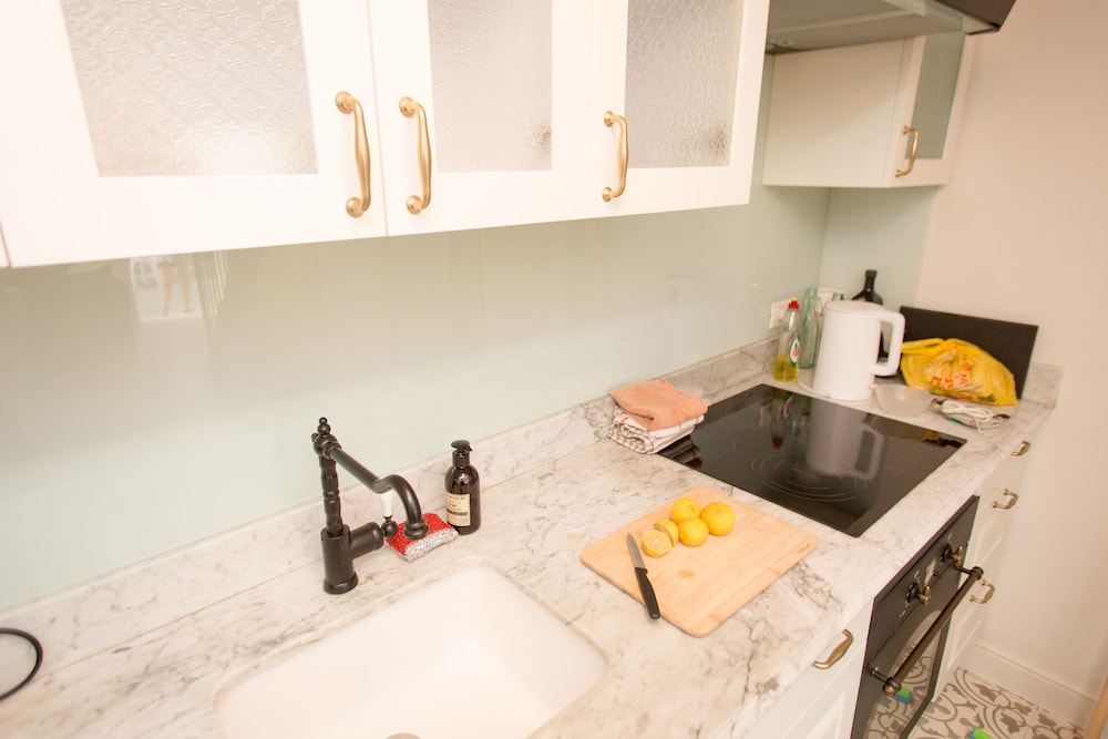 Sasson & Co Luxury 1BR House Neve Tzedek view 4