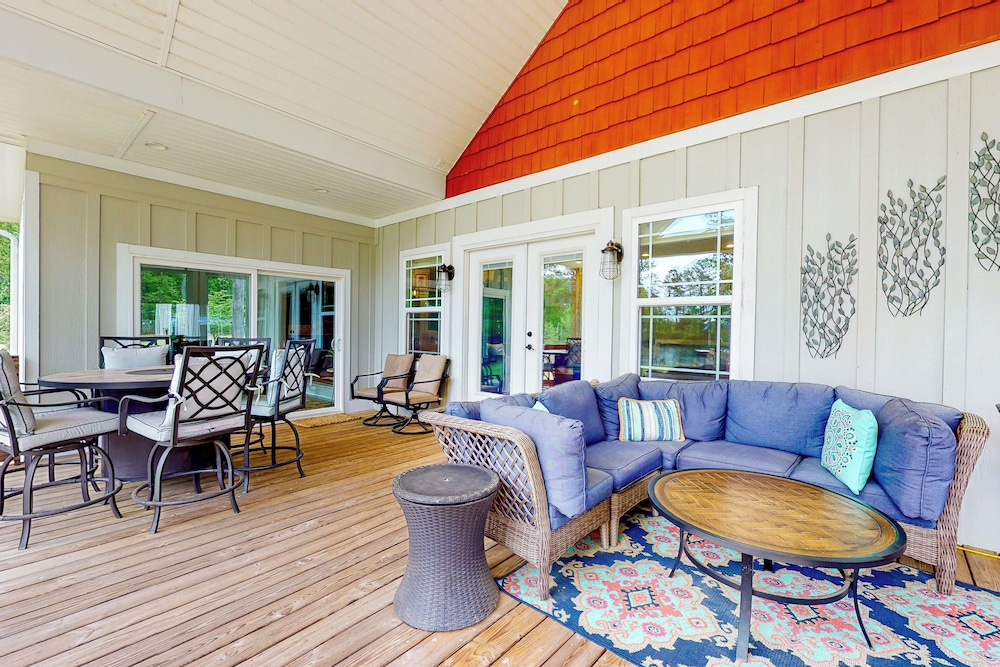 Large 3BR Lakefront Lake Murray Home w/ Dock