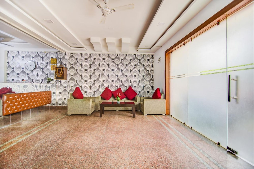 Lobby & Reception