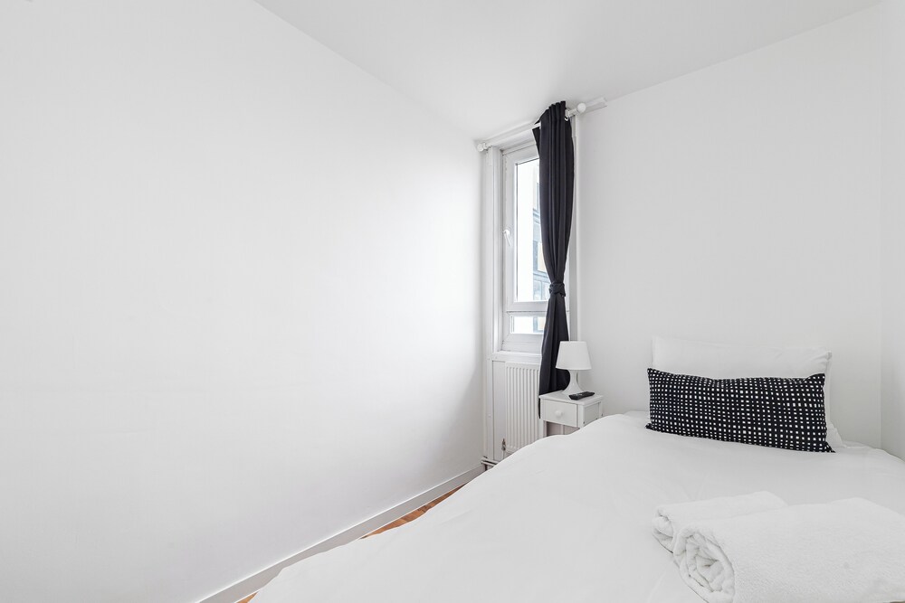 Modern Living In Stylish 3bed Flat