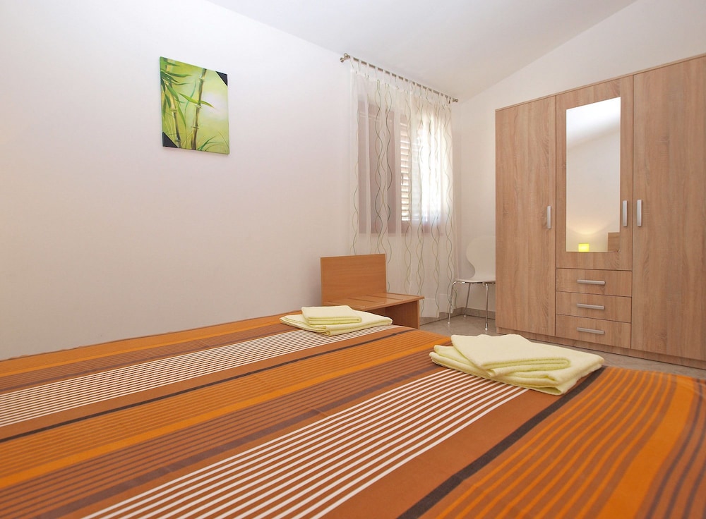 Apartment 893 view 4