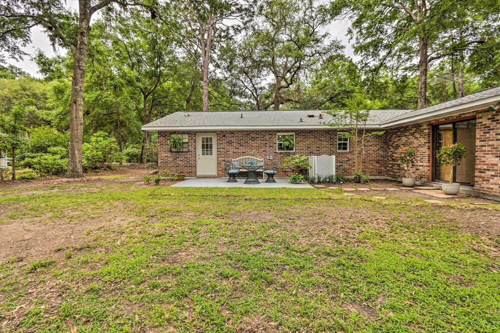 Cozy Studio With Yard, 6 Miles to Dwtn Beaufort! view 3
