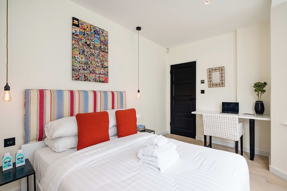 Notting Hill 2 Bed With Sauna - by Out of Office Lifestyle