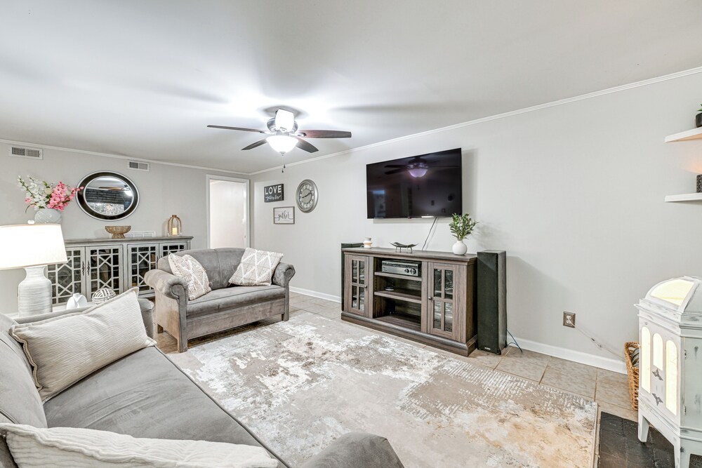 3 Mi to Dtwn: Hickory Home Base w/ Patio!