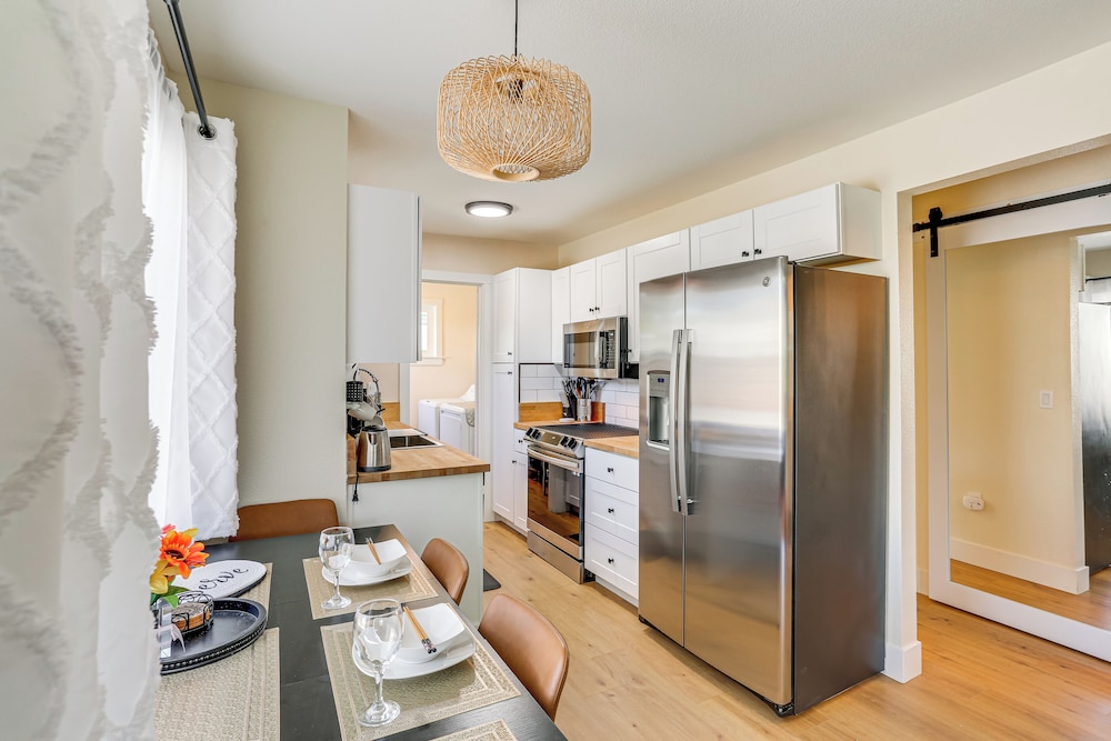 Walkable & Bright Bungalow in Dtwn Redding!