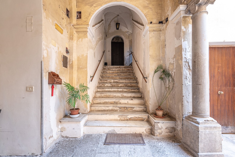 Real Umberto I Suite 2 by Wonderful Italy
