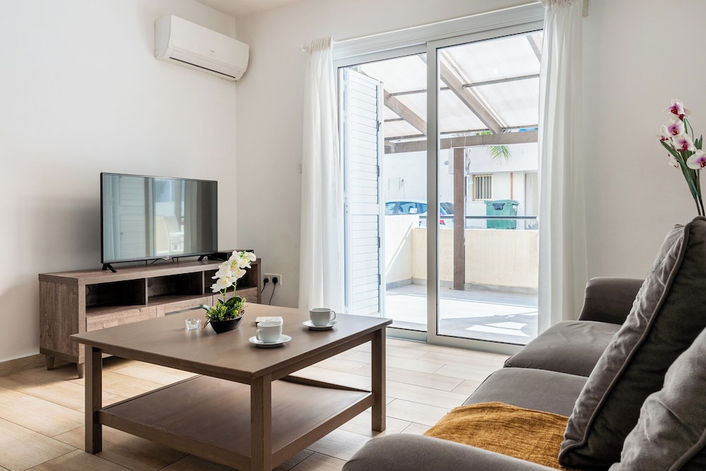 Levante - 2-BR Apt. & Terrace in Larnaca