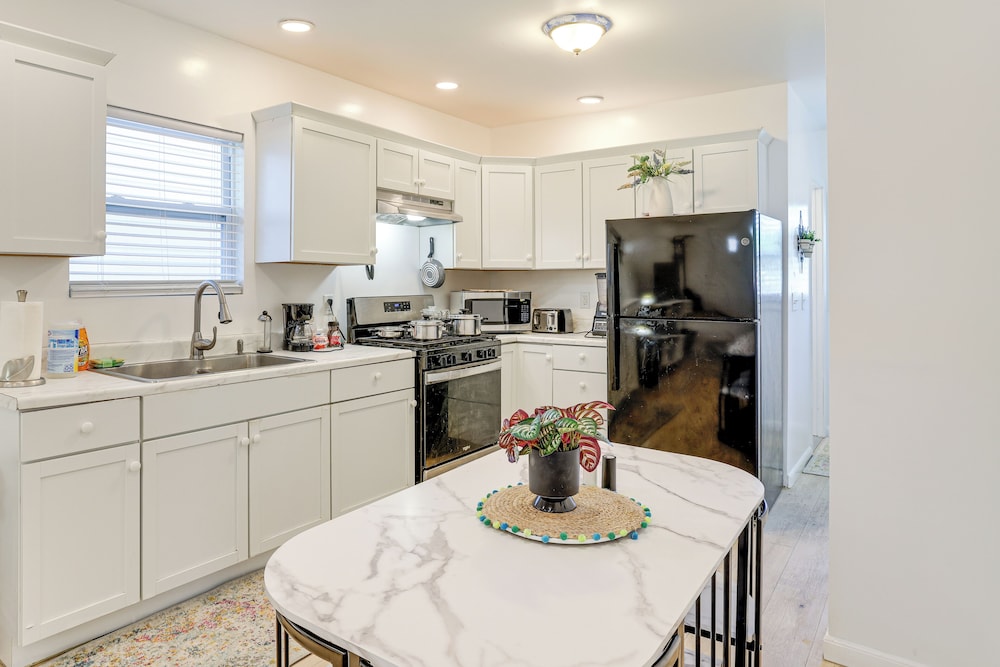 2 Mi to State Park: Updated Niagara Falls Home