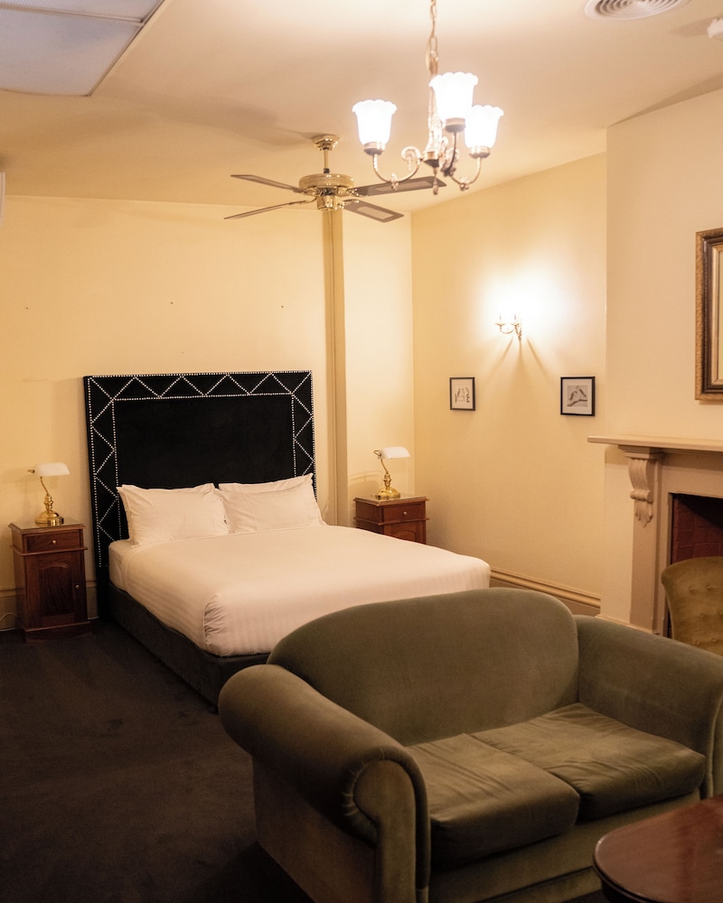 The Macquarie Hotel