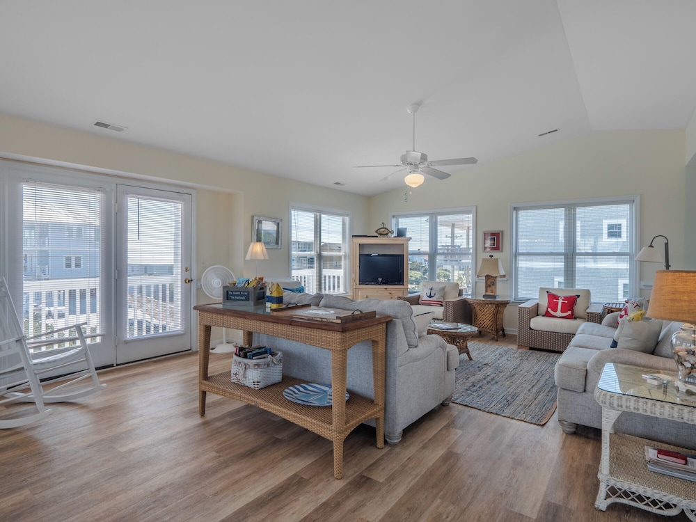 The Channel Marker by Topsail Realty