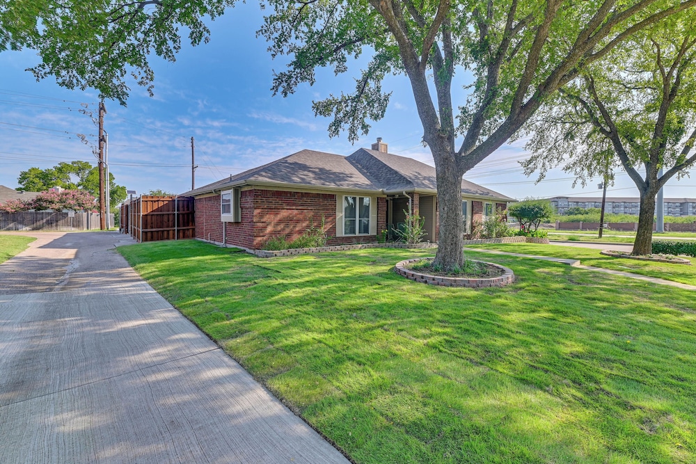 Pet-friendly Family Home 3 Mi to Lake Lewisville