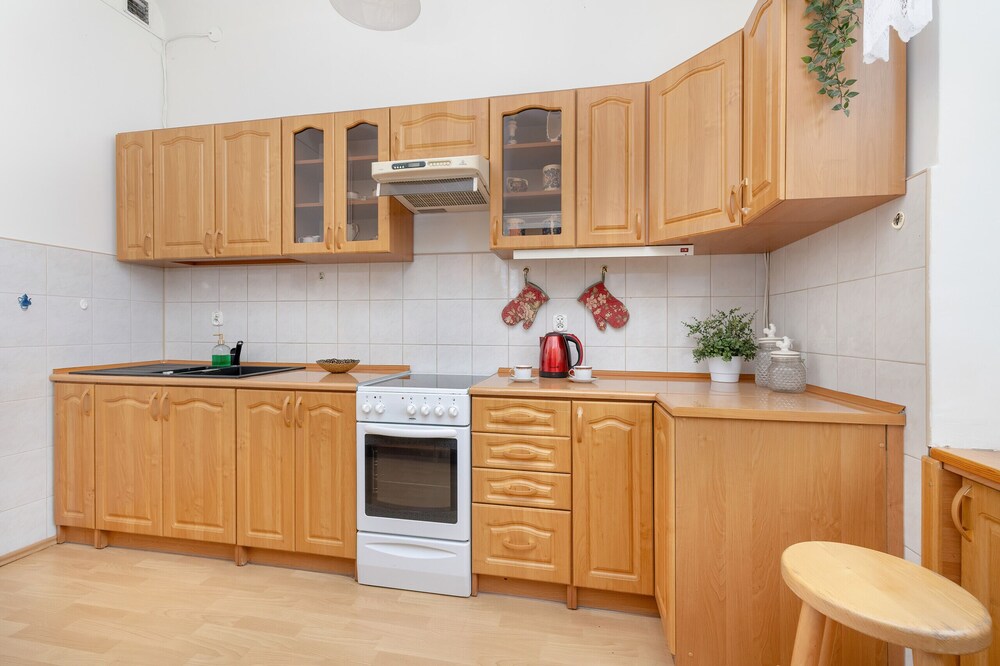 Picturesque Apartment Krakow by Renters view 5