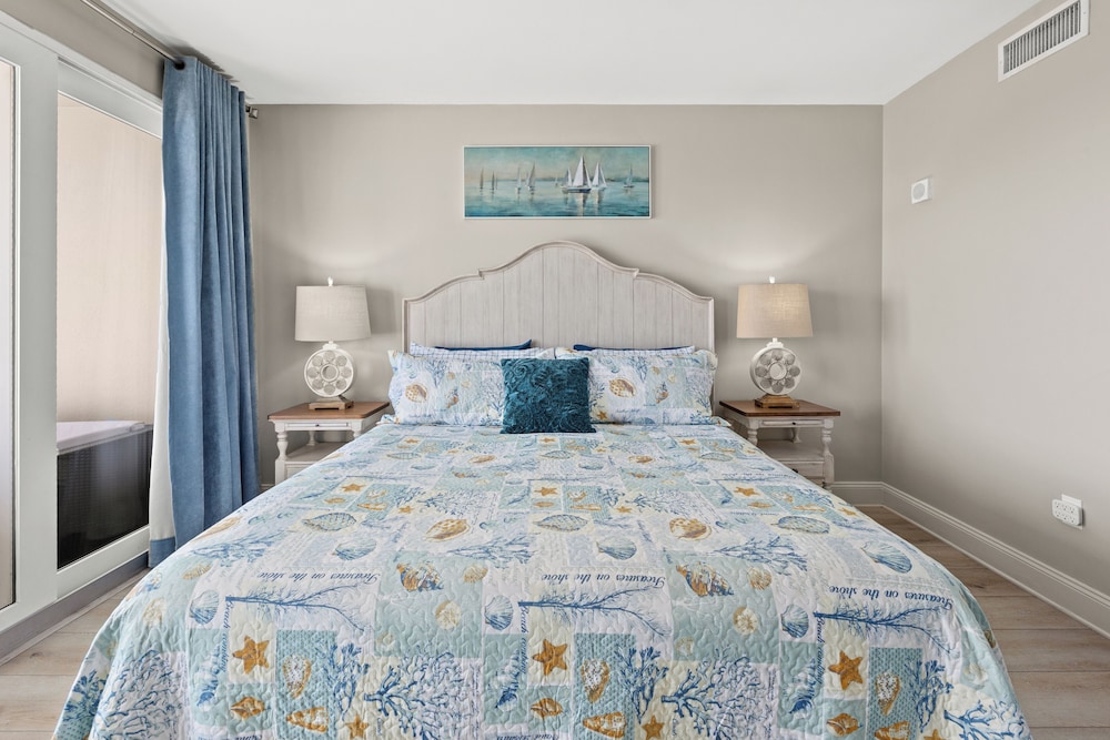 Laketown Wharf 1233 - Anchors Away view 3