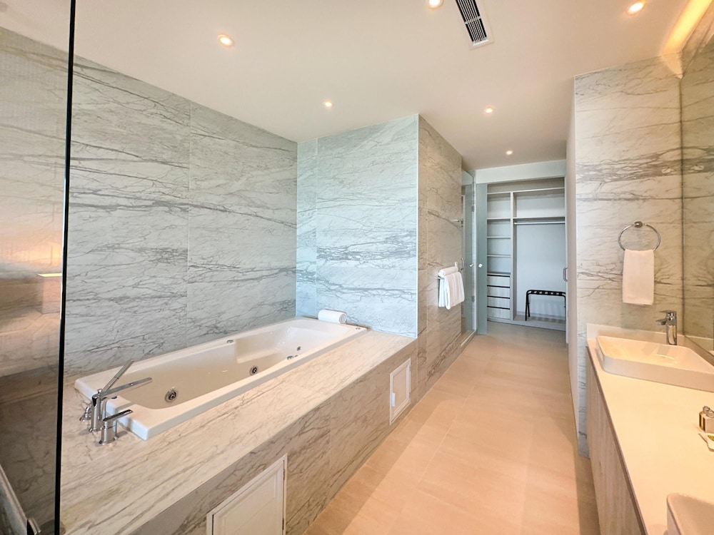 Brand New 6 Bedroom Penthouse