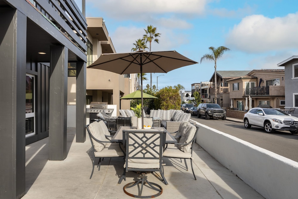 Sandy by Avantstay Oceanview Steps to Beach Patio w Fire Pit Dining Area