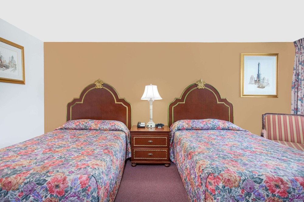 Emporia Vacations - Knights Inn Emporia - Property Image 13