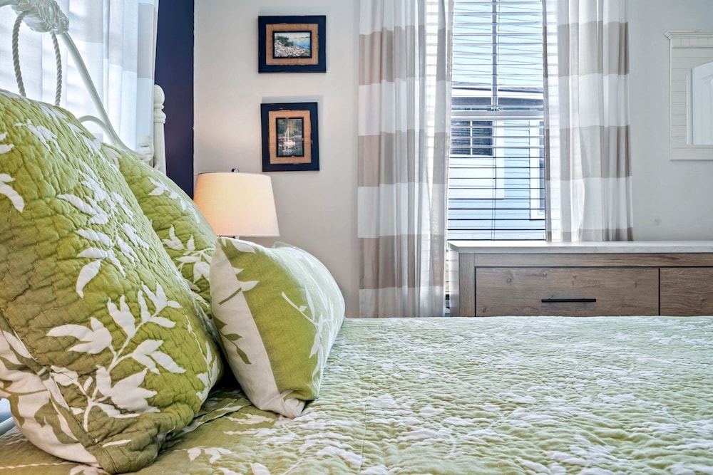 Captains Cottage Sleeps 6!