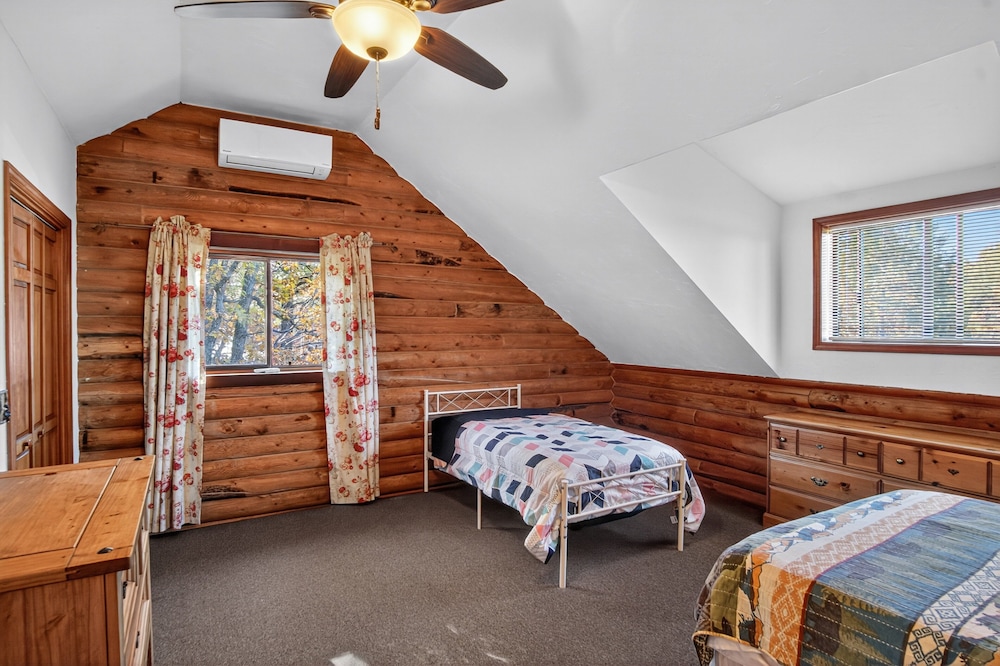 Minnie Mine Cabin Retreat 4 Bedroom Cabin