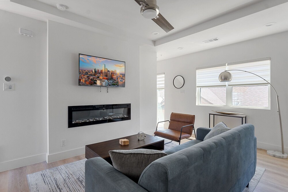 Modern Townhome Rooftop Backyard Garage 2