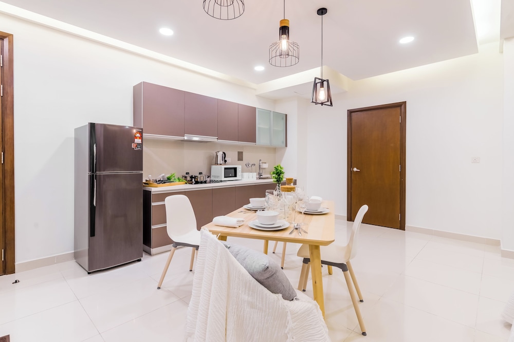 NaiBnB @ Regalia Residence