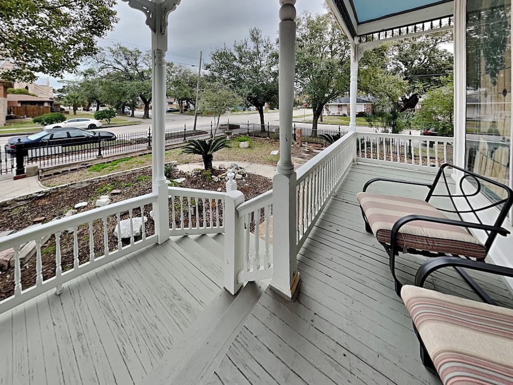 Victorian Rose by Ryson Vacation Rentals