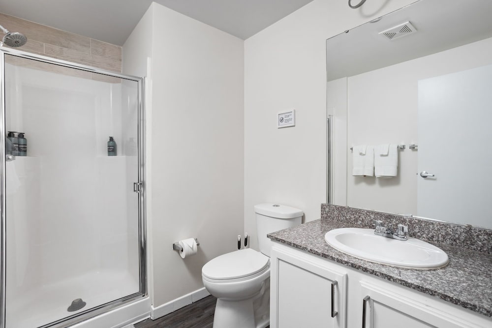 Indianapolis Vacations - 2BR 2BA The Block Apartment - CozySuites - Property Image 7