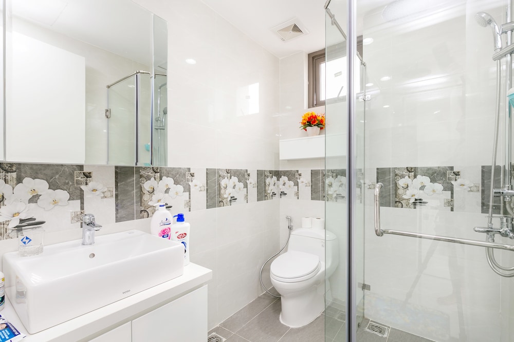 Jennifer House - Millenium Apartment