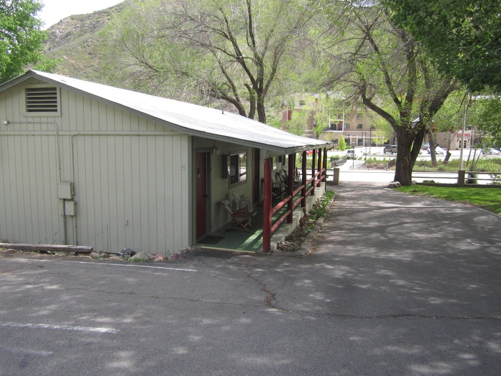 Wapiti Self-Service Lodge