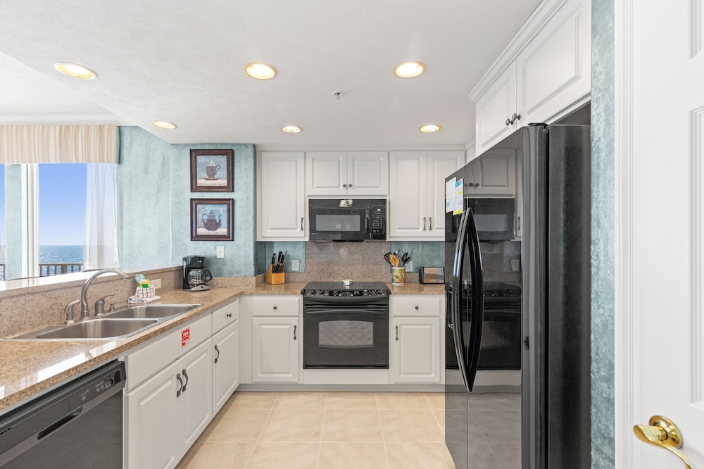 Treasure Shores3br Beachfront Corner Unit Sleeps 8 With Stunning Gulf Views!
