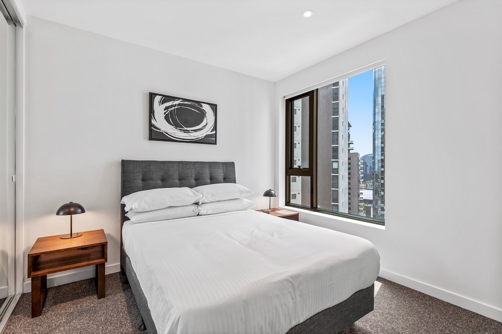 2-bed Inner-city Pad With Pool,