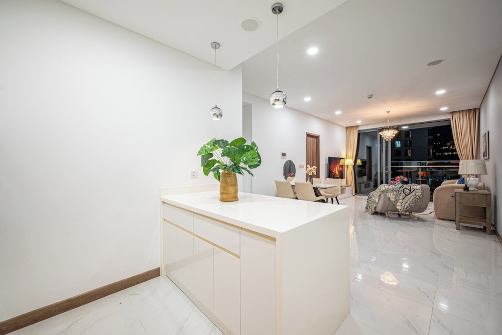 SUNWAH PEARL Premier Residence