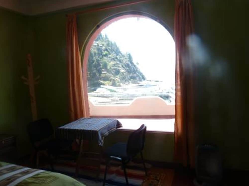 Hostal Puerto Yumani view 3